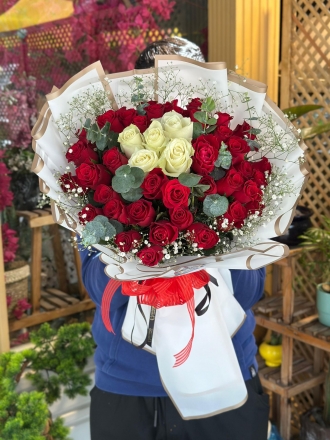 41 Lİ BEYAZ DETAYLI GÜL BUKETİ