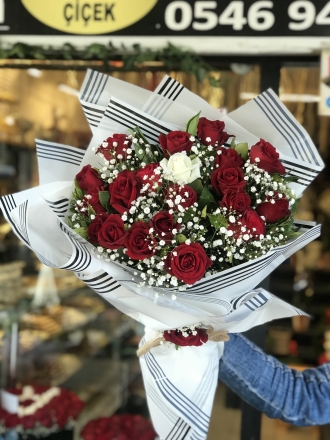 Beyaz Kırmızı Gül Arajmanı